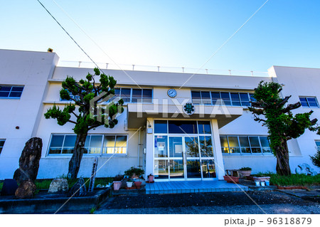 西海市立崎戸小学校閉校 歴史的記録 【西海市 】 西海市立崎戸小学校閉校 歴史的記録 【西海市 】 96318879