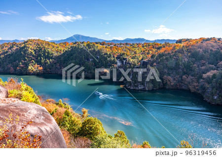 【岐阜県】恵那峡の紅葉 96319456