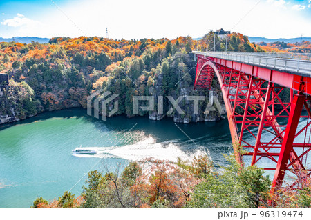 【岐阜県】恵那峡の紅葉 【岐阜県】恵那峡の紅葉 96319474