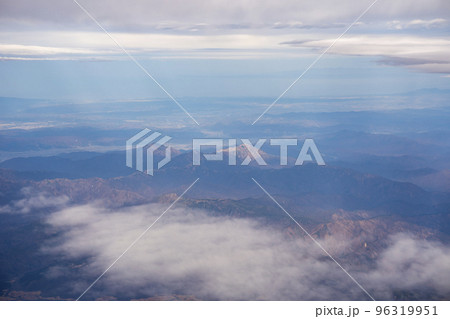 秋の越後駒ヶ岳と八海山　空撮　栃木県上空から撮影 96319951