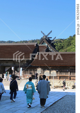 八足門・出雲大社（島根県・出雲市） 96320468