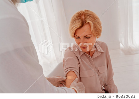 Patient with patch on the arm did the covid-19 vaccine 96320633