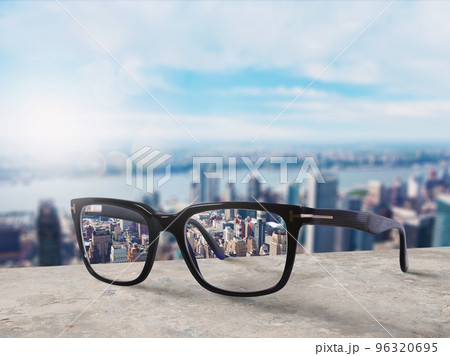 Glasses that adjust correctly eyesight from blurred to sharp 96320695
