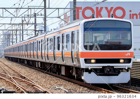京葉線を走る武蔵野線209系電車 96321634