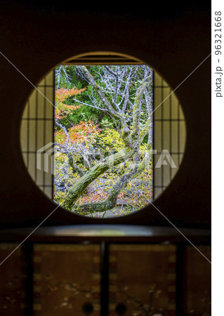 秋の御寺泉涌寺 別院 雲龍院 悟りの窓 京都府京都市 秋の御寺泉涌寺 別院 雲龍院 悟りの窓 京都府京都市 96321668