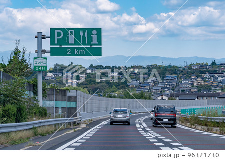 岐阜県　中央自動車道を走行中の乗用車 96321730