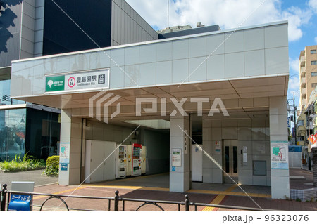 東京都練馬区、都営地下鉄大江戸線の豊島園駅 96323076