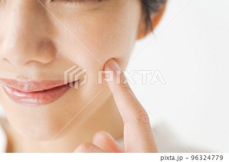 20代女性のポートレート 96324779