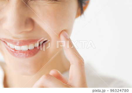 20代女性のポートレート 96324780