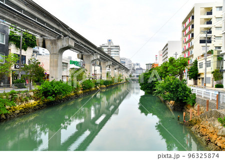 久茂地橋／久茂地川より下流／県庁駅前方向を望む(沖縄県那覇市)【2022.11】 96325874