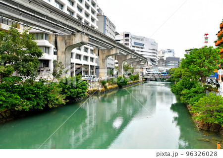 久美橋/久茂地川より下流/御成橋方向を望む(沖縄県那覇市)【2022.11】 久美橋/久茂地川より下流/御成橋方向を望む(沖縄県那覇市)【2022.11】 96326028