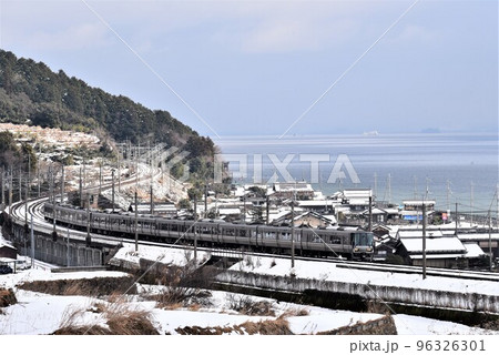琵琶湖西岸　湖西線　近江高島 - 北小松駅を行く　新快速 96326301