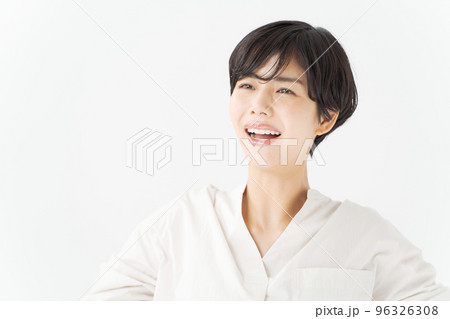 20代女性の笑顔ポートレート 20代女性の笑顔ポートレート 96326308