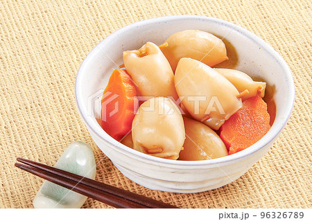 烏賊を使った和風料理 96326789