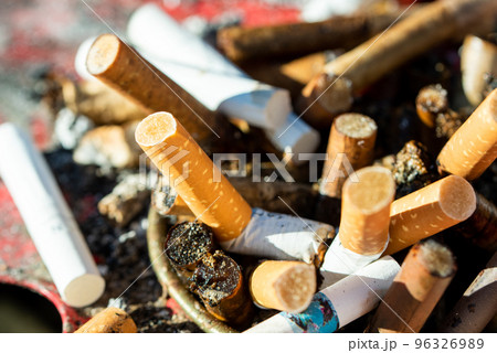 タバコの吸い殻のイメージ 96326989