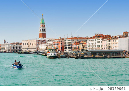 ベネチア　遠景 96329061