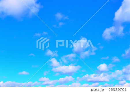 青空と白い雲 96329701