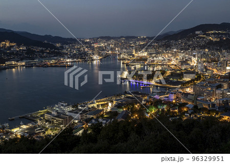 鍋冠山展望台からの長崎夜景 96329951