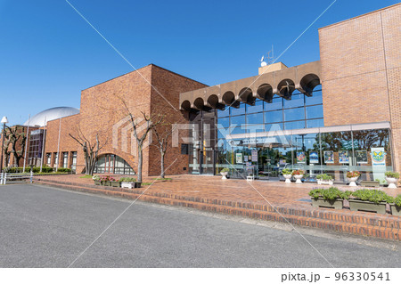 岐阜県岐阜市　快晴の岐阜市科学館 96330541