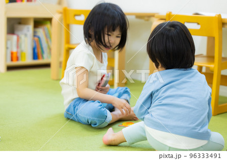 保育園　保育士 96333491