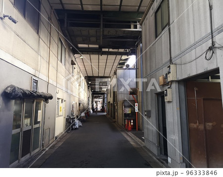 JR神田駅界隈のガード下の風景 JR神田駅界隈のガード下の風景 96333846