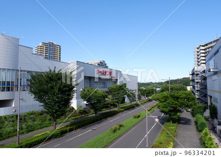 ふれあい橋から見た若葉台中央通り 96334201