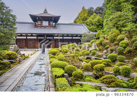 秋の東福寺　龍吟庵　京都府京都市 96334870