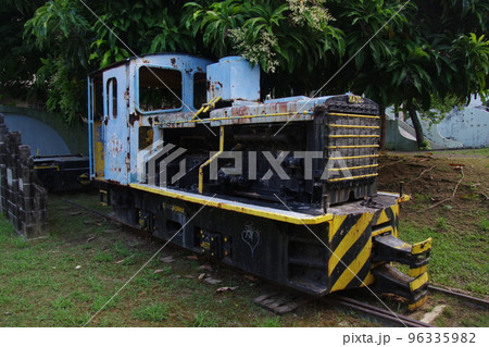 那覇市 軽便鉄道 線路跡 機関車 那覇市 軽便鉄道 線路跡 機関車 96335982