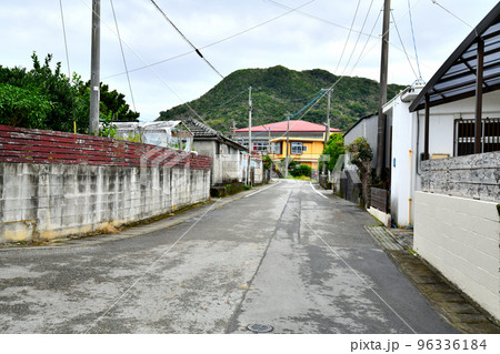 奥間の街並み／奥間小学校方面(沖縄県国頭村)【2022.11】 96336184