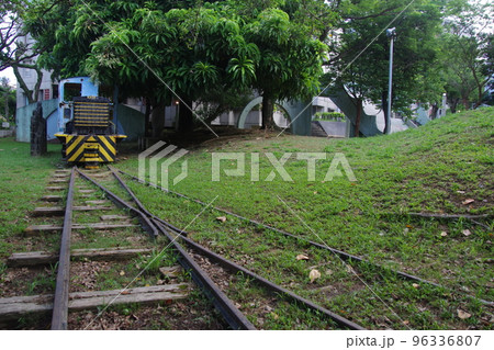 那覇市 軽便鉄道 線路跡 機関車 96336807