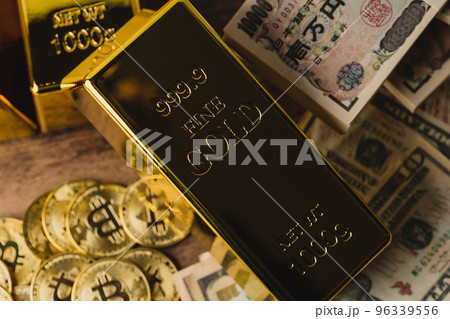 色んな資産 仮想通貨 ドル札 札束 金 色んな資産 仮想通貨 ドル札 札束 金 96339556