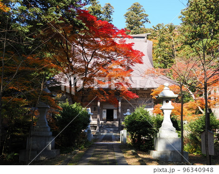 秋の新潟・国上寺 本堂(阿弥陀堂) 秋の新潟・国上寺 本堂(阿弥陀堂) 96340948