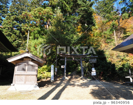 秋の新潟・国上寺 国上山登山口 秋の新潟・国上寺 国上山登山口 96340956