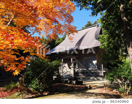 秋の新潟・国上寺　本堂（阿弥陀堂） 96340960