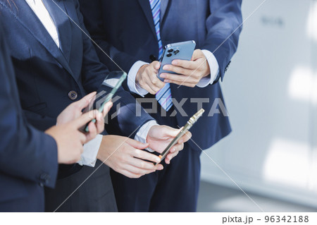 スーツ　スマホ　LINE交換 96342188