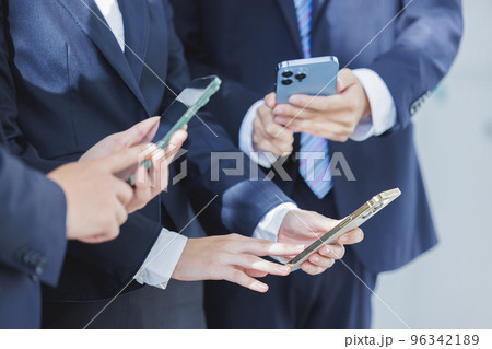 スーツ　スマホ　LINE交換 96342189