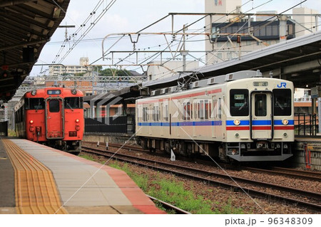 【JR西日本】下関駅 キハ47形と105系 96348309