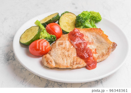 豚肉料理　トンテキ 96348361