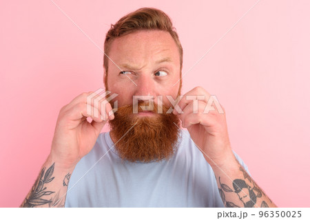 Doubter man with beard and light blue t-shirt 96350025