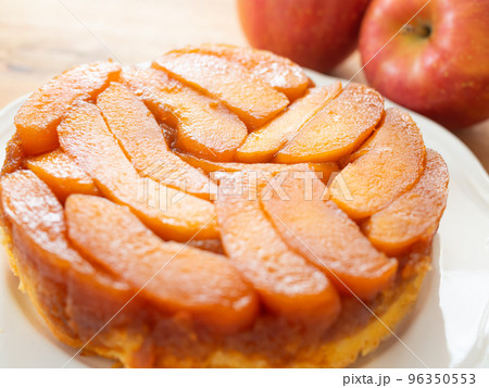 タルトタタンと新鮮な林檎 96350553