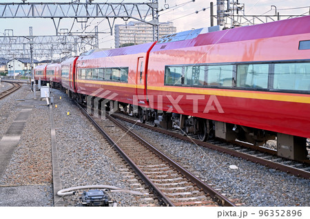 JR・東武相互乗り入れ 特急日光1号 253系 栗橋駅構内 JR・東武相互乗り入れ 特急日光1号 253系 栗橋駅構内 96352896