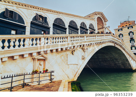 ベネチア　リアルト橋 96353239