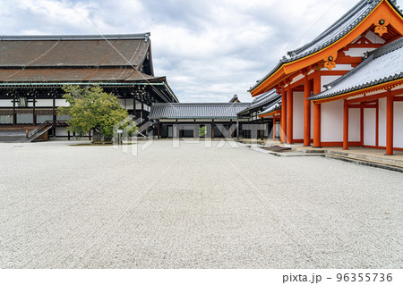 【京都府】京都御所の壮大な雰囲気を感じる紫宸殿 【京都府】京都御所の壮大な雰囲気を感じる紫宸殿 96355736
