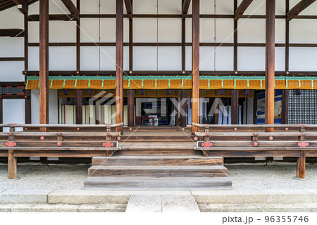 【京都府】京都御所の儀式や執務が行われる清涼殿 【京都府】京都御所の儀式や執務が行われる清涼殿 96355746