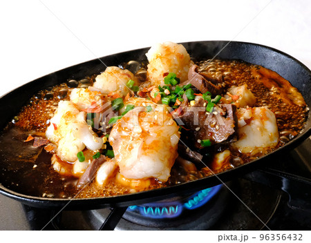 焼きホルモン ホルモン煮込み もつ 鉄板焼き 96356432