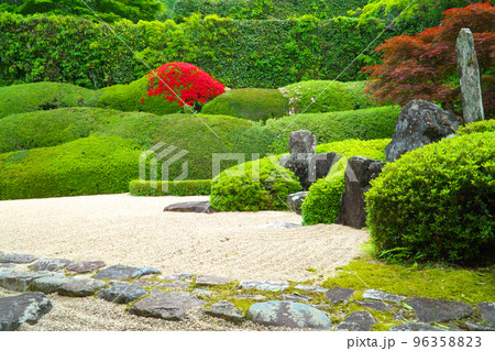 【瀬戸内三十三観音霊場】第十三番 頼久寺 晩春の青海波6 岡山県高梁市 【瀬戸内三十三観音霊場】第十三番 頼久寺 晩春の青海波6 岡山県高梁市 96358823