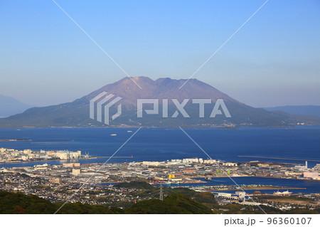 鹿児島市南部を望む風景 鹿児島市南部を望む風景 96360107