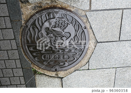信州渋温泉 「お猿の温泉」マンホール蓋 信州渋温泉 「お猿の温泉」マンホール蓋 96360358