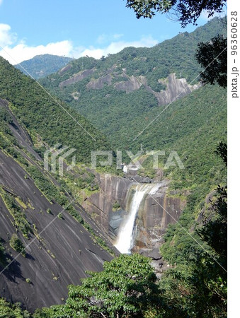 屋久島の名瀑「千尋の滝」の写真素材 [96360628] - PIXTA