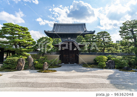【京都府】自然に囲まれた建仁寺の大雄苑 96362048